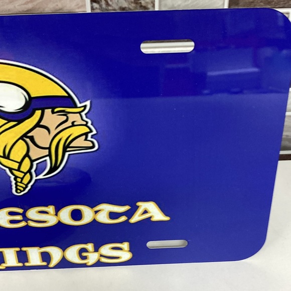 Minnesota Vikings License Plate With Cup Holder Inserts - Picture 4 of 6
